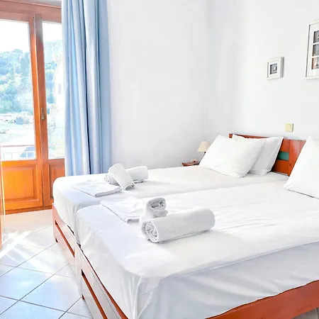 Xenios Zeus 2* Корони