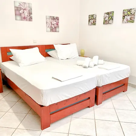 Xenios Zeus Корони