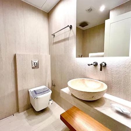 Xenios Zeus Корони